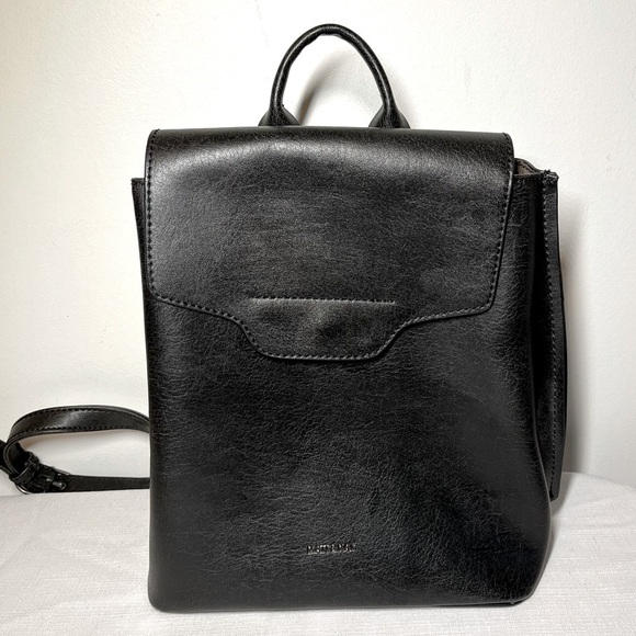 Matt & Nat Backpack Purse Bag. Magnet closure. VEGAN. Black. Excellent condition - Picture 2 of 10